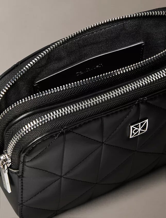 Borsa per fotocamera con logo trapuntato Borsa per fotocamera con logo trapuntato