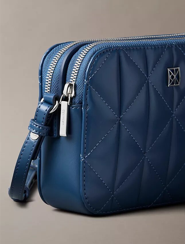 Borsa per fotocamera con logo trapuntato Borsa per fotocamera con logo trapuntato