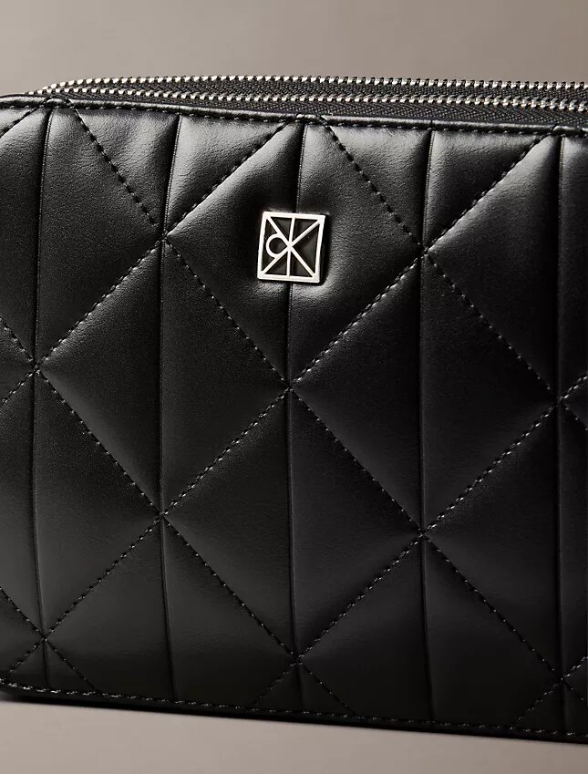 Borsa per fotocamera con logo trapuntato Borsa per fotocamera con logo trapuntato