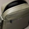 Borsa Reporter con texture granulata