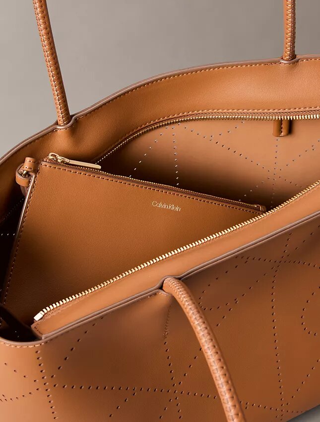 Borsa tote con logo Emblem traforato Borsa tote con logo Emblem traforato