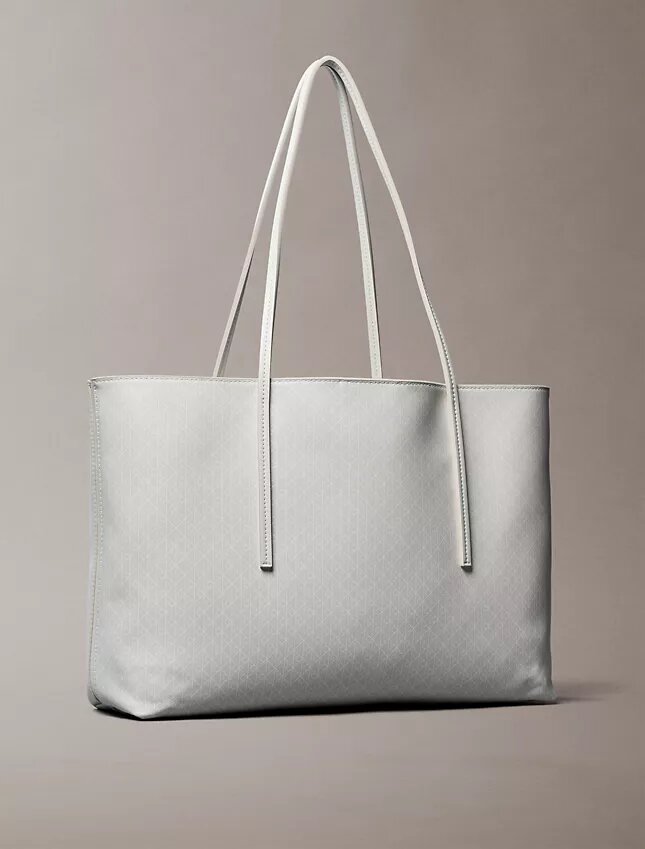 Borsa tote con logo emblema su tutta la superficie e tasca interna Borsa tote con logo emblema su tutta la superficie e tasca interna