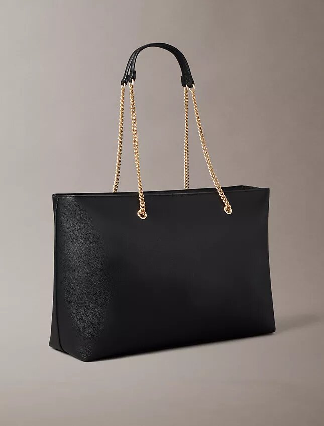 Borsa tote con tracolla a catena e dettagli metallici Borsa tote con tracolla a catena e dettagli metallici