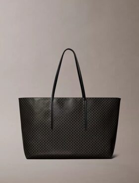 Borsa tote grande con logo emblema su tutta la superficie e tasca interna