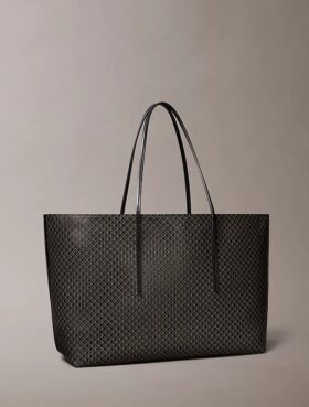 Borsa tote grande con logo emblema su tutta la superficie e tasca interna