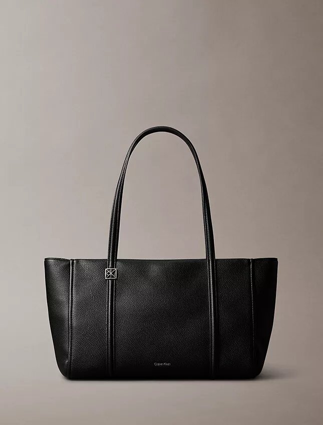 Borsa tote in finta pelle con texture a ciottoli e logo Borsa tote in finta pelle con texture a ciottoli e logo