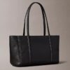 Borsa tote in finta pelle con texture a ciottoli e logo Borsa tote in finta pelle con texture a ciottoli e logo