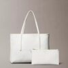 Borsa tote piccola con logo emblema su tutta la superficie e tasca interna Borsa tote piccola con logo emblema su tutta la superficie e tasca interna