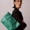 Borsa tote piccola con logo emblema su tutta la superficie e tasca interna Borsa tote piccola con logo emblema su tutta la superficie e tasca interna