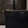 Borsa tote piccola con logo emblema su tutta la superficie e tasca interna Borsa tote piccola con logo emblema su tutta la superficie e tasca interna