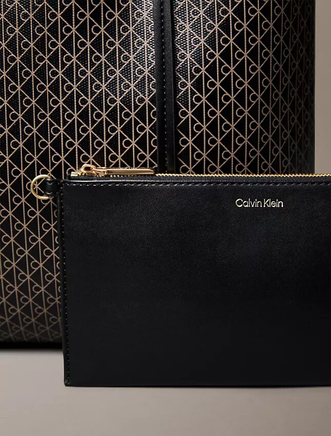 Borsa tote piccola con logo emblema su tutta la superficie e tasca interna Borsa tote piccola con logo emblema su tutta la superficie e tasca interna