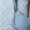 Borsa tote piccola in Denim con logo Emblem su tutta la superficie Borsa tote piccola in Denim con logo Emblem su tutta la superficie