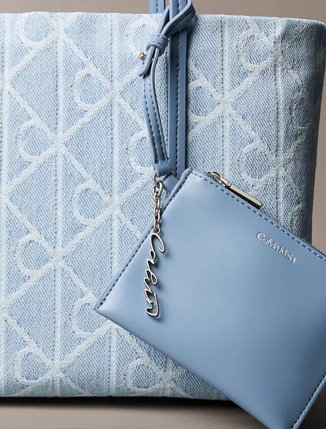 Borsa tote piccola in Denim con logo Emblem su tutta la superficie Borsa tote piccola in Denim con logo Emblem su tutta la superficie