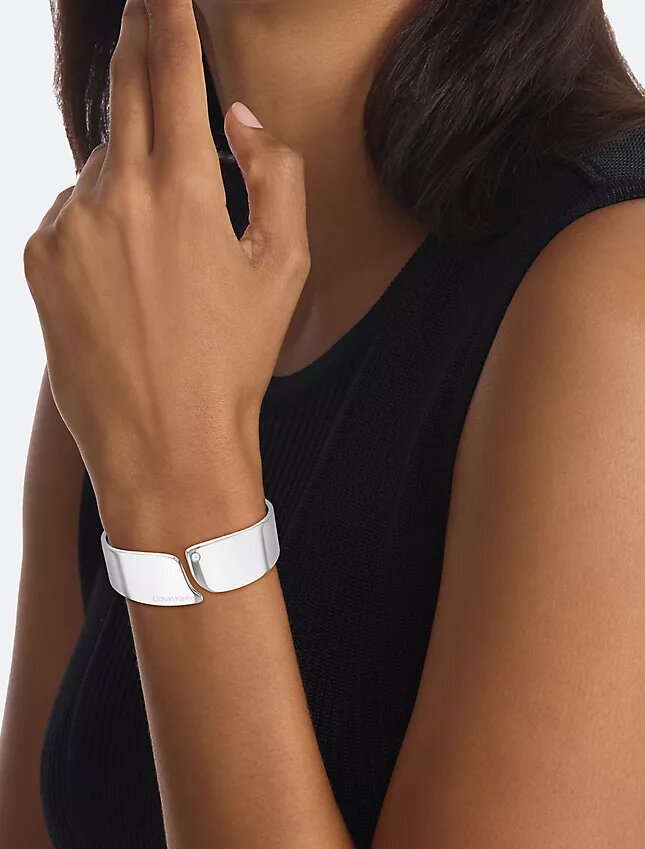 Bracciale dal design organico minimalista Bracciale dal design organico minimalista