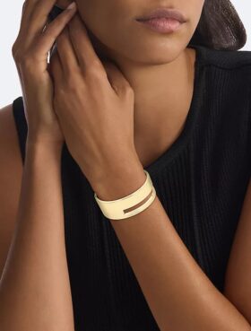 Bracciale rigido scultoreo con chiusura a cerniera