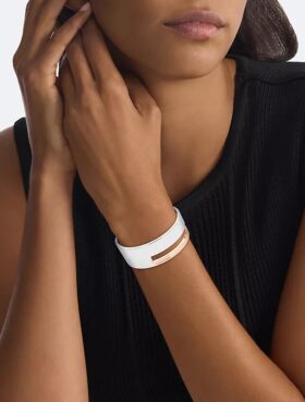 Bracciale rigido scultoreo con chiusura a cerniera
