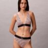 Bralette triangolare elasticizzata in Microfiber con Monogram grafico e leggera fodera Bralette triangolare elasticizzata in Microfiber con Monogram grafico e leggera fodera