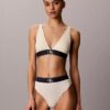 Bralette triangolare elasticizzata in Microfiber con Monogram grafico e leggera fodera Bralette triangolare elasticizzata in Microfiber con Monogram grafico e leggera fodera