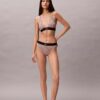 Bralette triangolare elasticizzata in Microfiber con Monogram grafico e leggera fodera Bralette triangolare elasticizzata in Microfiber con Monogram grafico e leggera fodera