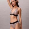 Bralette triangolare elasticizzata in Microfiber con Monogram grafico e leggera fodera Bralette triangolare elasticizzata in Microfiber con Monogram grafico e leggera fodera