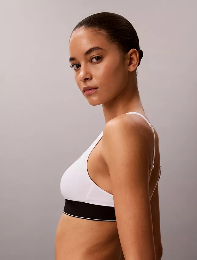 Bralette triangolare elasticizzata in Microfiber con Monogram grafico e leggera fodera Bralette triangolare elasticizzata in Microfiber con Monogram grafico e leggera fodera