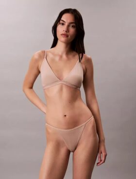 Bralette triangolare leggermente foderata Form to Body Bralette triangolare leggermente foderata Form to Body