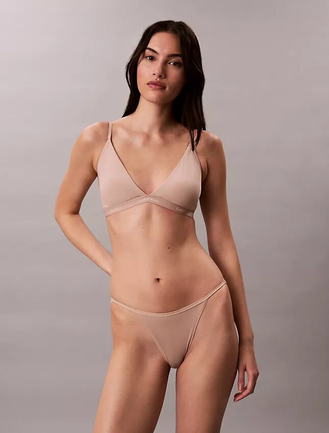 Bralette triangolare leggermente foderata Form to Body Bralette triangolare leggermente foderata Form to Body