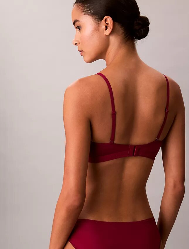 Bralette triangolare leggermente foderata Form to Body Bralette triangolare leggermente foderata Form to Body
