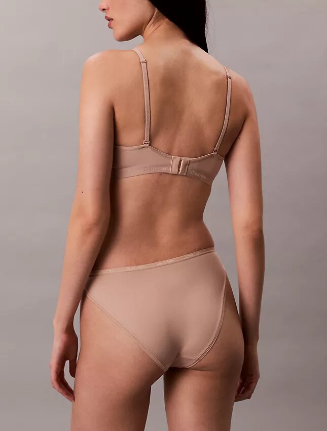 Bralette triangolare leggermente foderata Form to Body Bralette triangolare leggermente foderata Form to Body