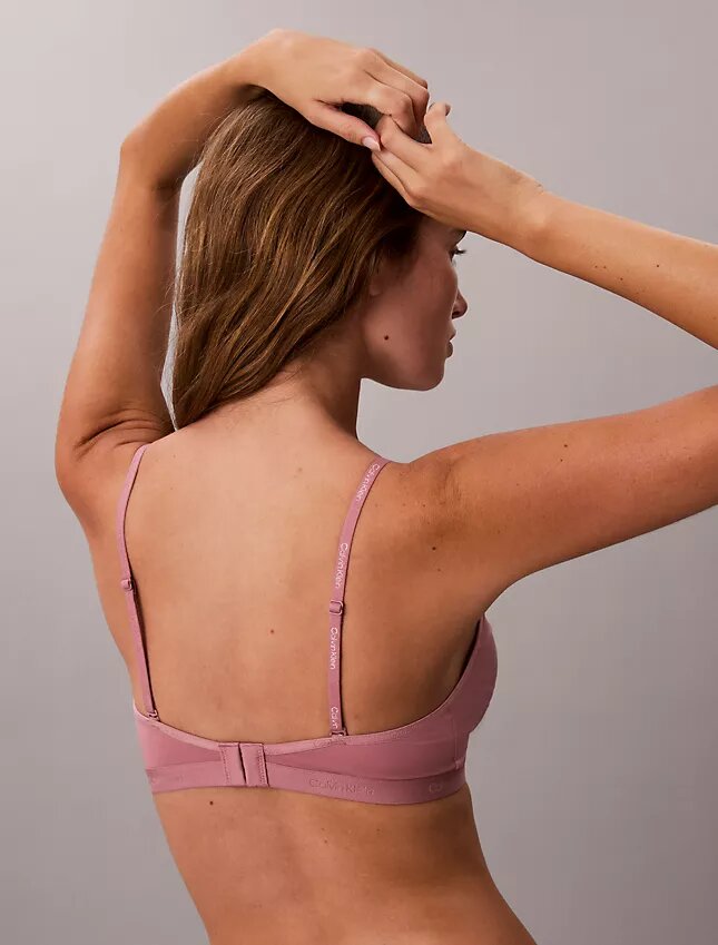 Bralette triangolare leggermente foderata Form to Body Bralette triangolare leggermente foderata Form to Body