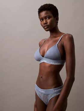 Bralette triangolare leggermente foderata in pizzo moderno