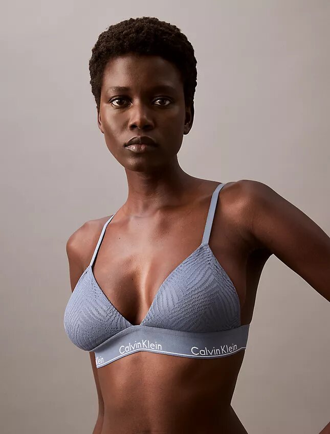 Bralette triangolare leggermente foderata in pizzo moderno Bralette triangolare leggermente foderata in pizzo moderno
