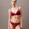 Bralette triangolare leggermente foderata in pizzo moderno Bralette triangolare leggermente foderata in pizzo moderno