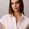 Camicia a maniche corte in popeline di cotone con colletto button-down Camicia a maniche corte in popeline di cotone con colletto button-down