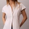 Camicia a maniche corte in popeline di cotone con colletto button-down Camicia a maniche corte in popeline di cotone con colletto button-down