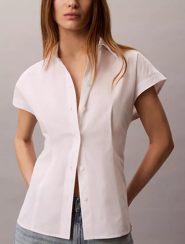 Camicia a maniche corte in popeline di cotone con colletto button-down Camicia a maniche corte in popeline di cotone con colletto button-down
