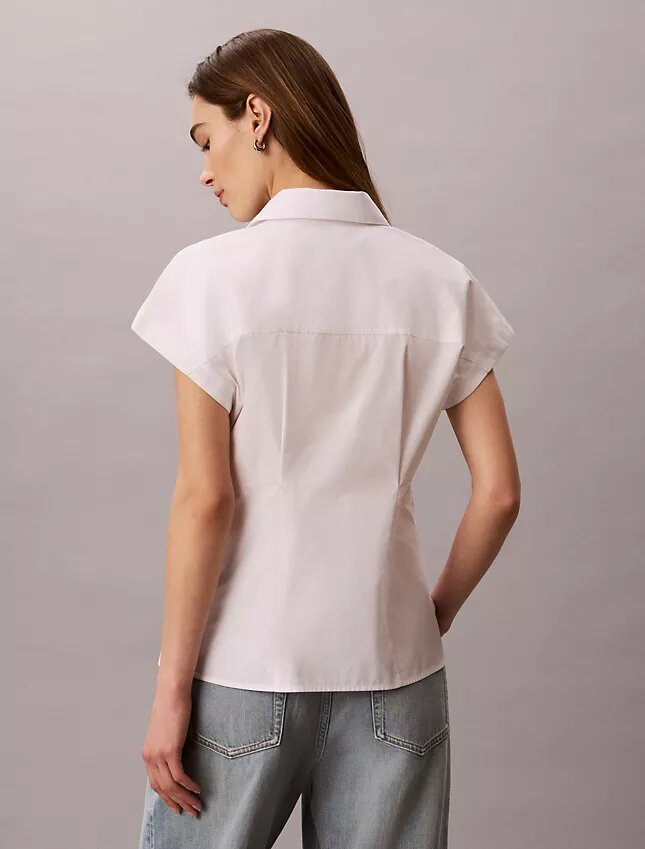 Camicia a maniche corte in popeline di cotone con colletto button-down Camicia a maniche corte in popeline di cotone con colletto button-down