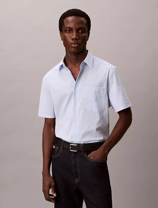 Camicia button-down a maniche corte in cotone elasticizzato a righe Camicia button-down a maniche corte in cotone elasticizzato a righe