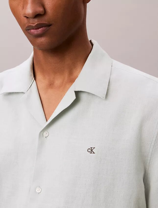Camicia button-down a maniche corte in lino e cotone Camicia button-down a maniche corte in lino e cotone