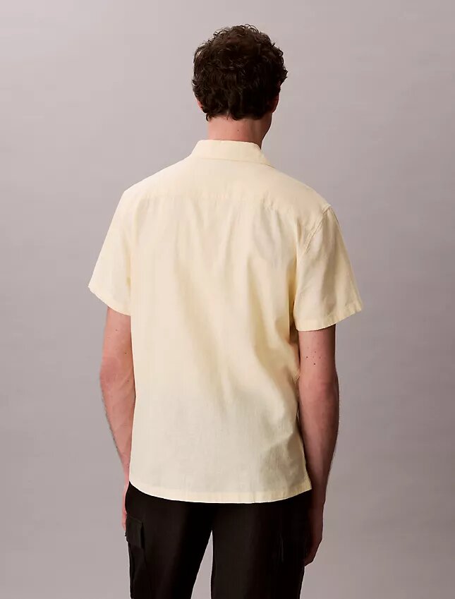 Camicia button-down a maniche corte in lino e cotone Camicia button-down a maniche corte in lino e cotone