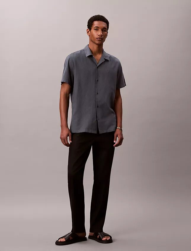 Camicia button-down a maniche corte in lino e cotone Camicia button-down a maniche corte in lino e cotone