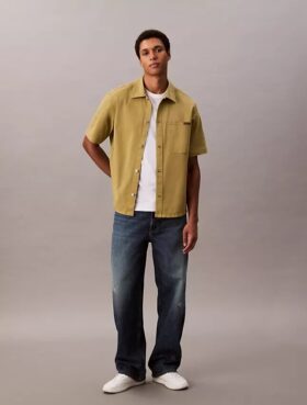 Camicia button-down comoda e versatile
