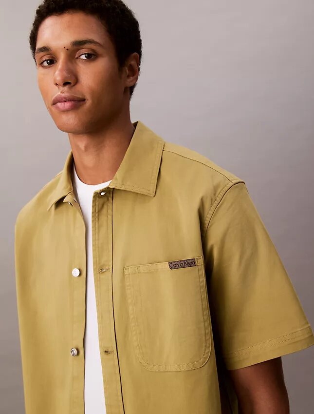 Camicia button-down comoda e versatile Camicia button-down comoda e versatile