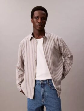 Camicia button-down dal taglio morbido a righe in misto viscosa e nylon