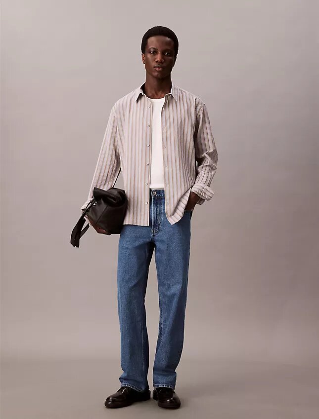 Camicia button-down dal taglio morbido a righe in misto viscosa e nylon Camicia button-down dal taglio morbido a righe in misto viscosa e nylon