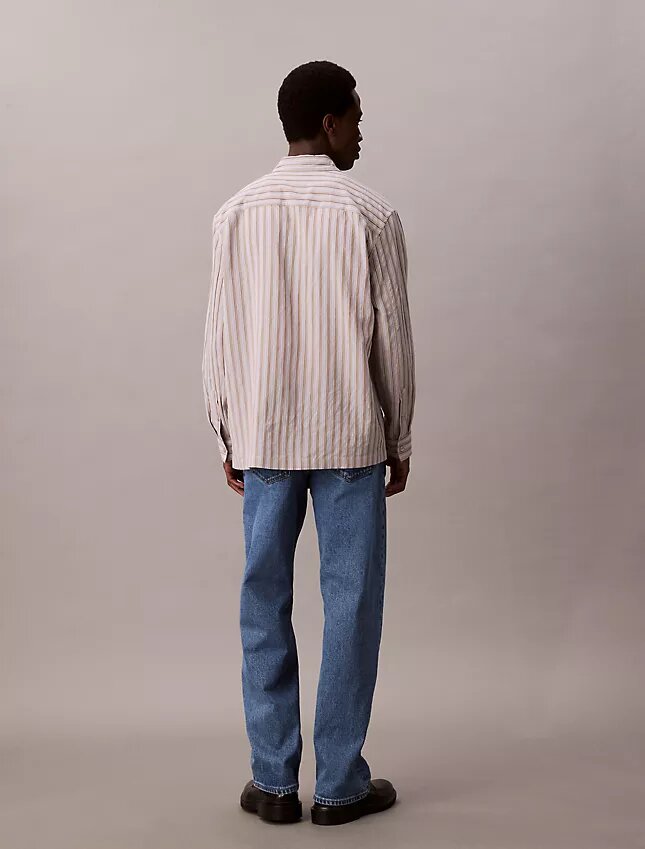 Camicia button-down dal taglio morbido a righe in misto viscosa e nylon Camicia button-down dal taglio morbido a righe in misto viscosa e nylon