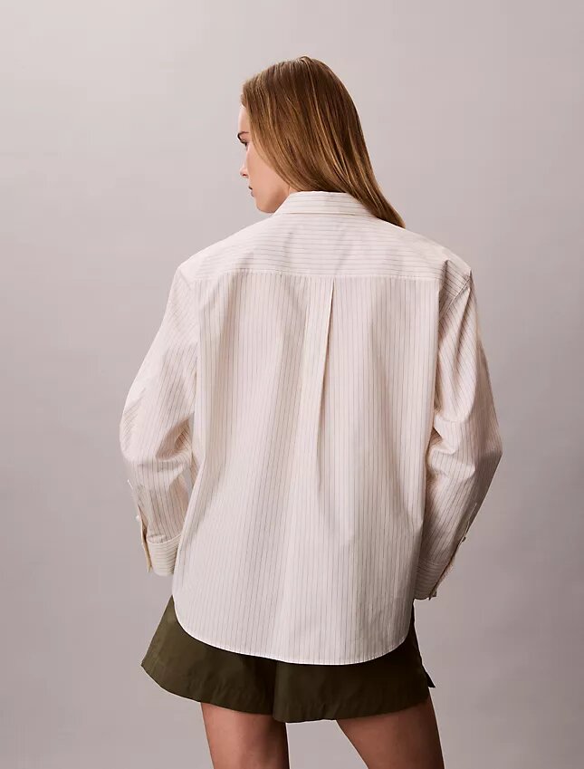 Camicia button-down dal taglio morbido in popeline di cotone a righe Camicia button-down dal taglio morbido in popeline di cotone a righe