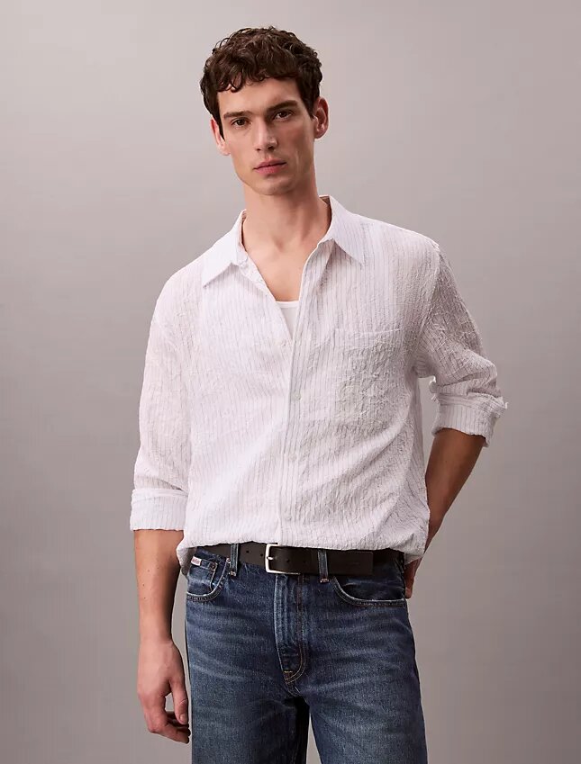 Camicia button-down dalla vestibilità comoda con righe stinte in filo e effetto stropicciato Camicia button-down dalla vestibilità comoda con righe stinte in filo e effetto stropicciato