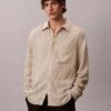 Camicia button-down dalla vestibilità comoda con righe stinte in filo e effetto stropicciato Camicia button-down dalla vestibilità comoda con righe stinte in filo e effetto stropicciato