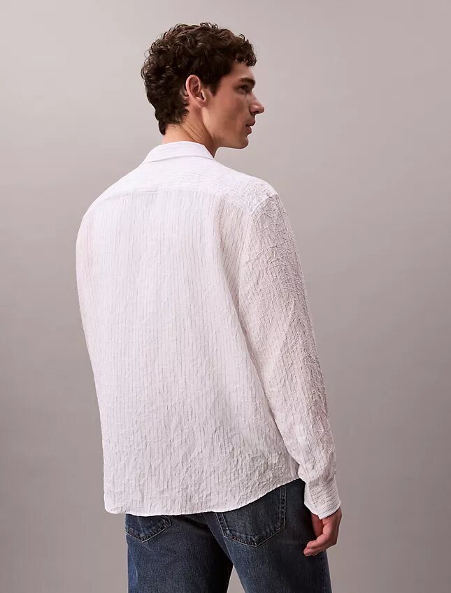 Camicia button-down dalla vestibilità comoda con righe stinte in filo e effetto stropicciato Camicia button-down dalla vestibilità comoda con righe stinte in filo e effetto stropicciato